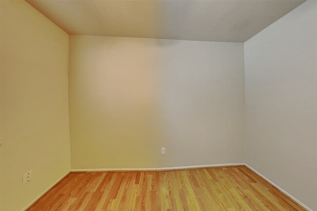 Building Photo - 20 Early Dawn Ct