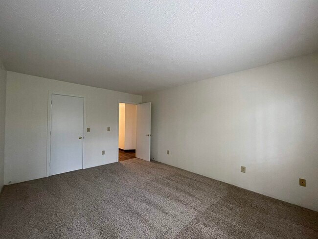 Building Photo - 379 Huse Rd