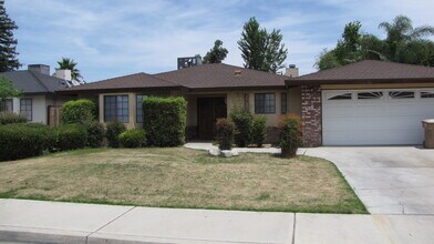 Building Photo - Home in South West Bakersfield Large Lot