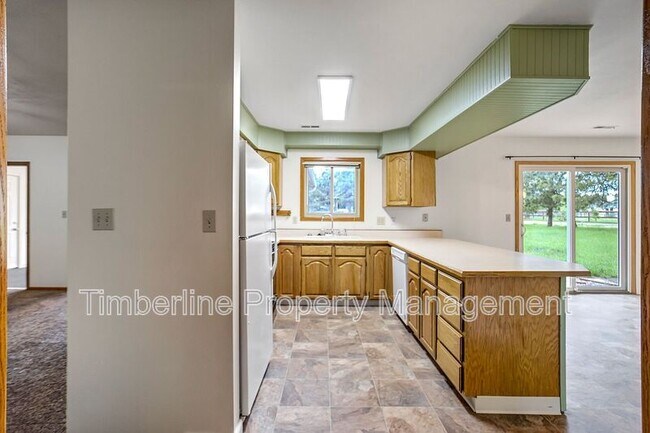 Building Photo - 17960 Bakers Farm Rd