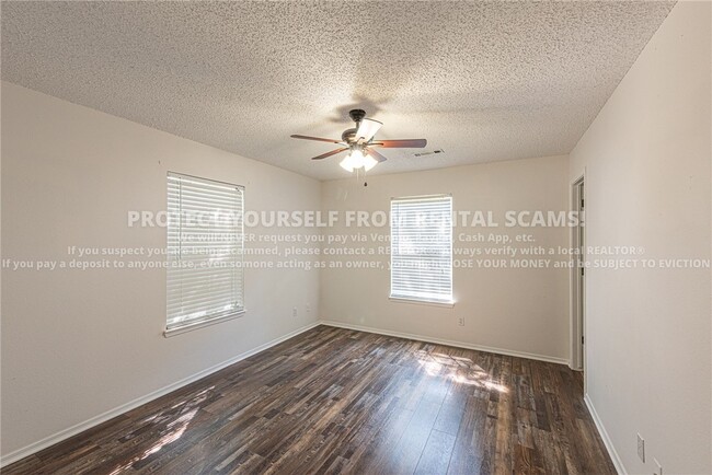 Building Photo - 3161 W Oakfield St