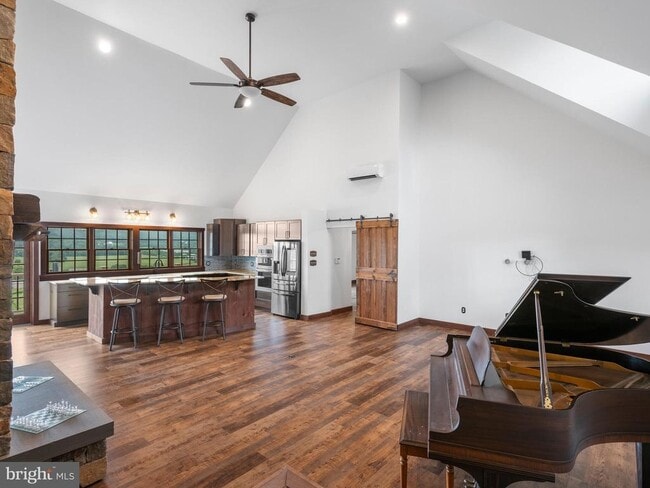 Building Photo - 42 Pine Grove Ln