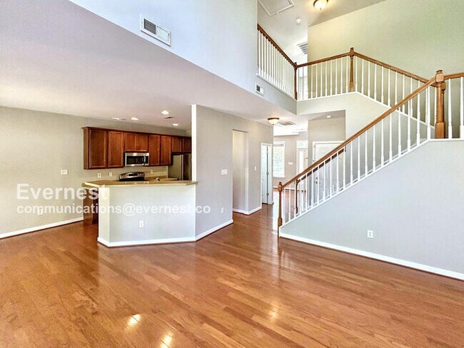 Building Photo - Beautiful 3-Bedroom Home with Garage / Pet...