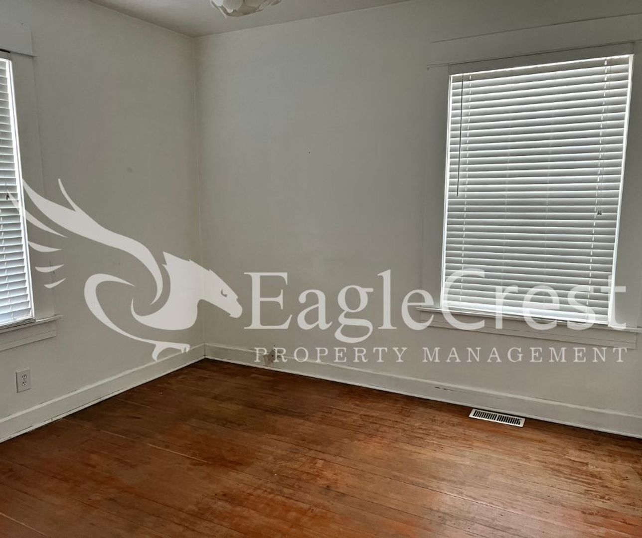 Building Photo - Charming 3BR Home with Spacious Yard & Bonus Living Space