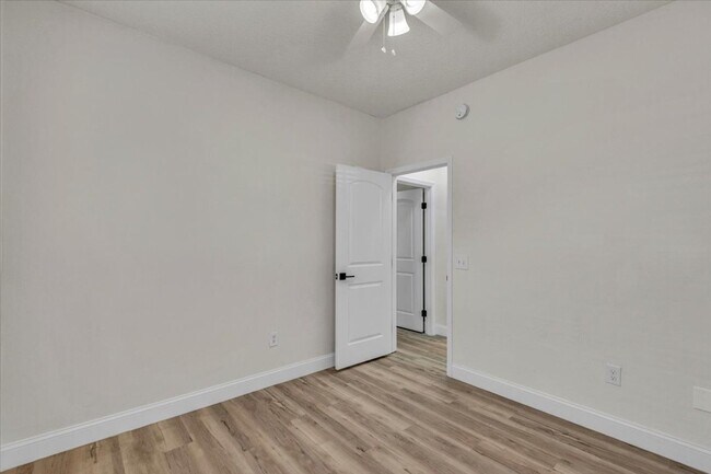 Building Photo - Completely Renovated 4 Bed/2 Bath in White...