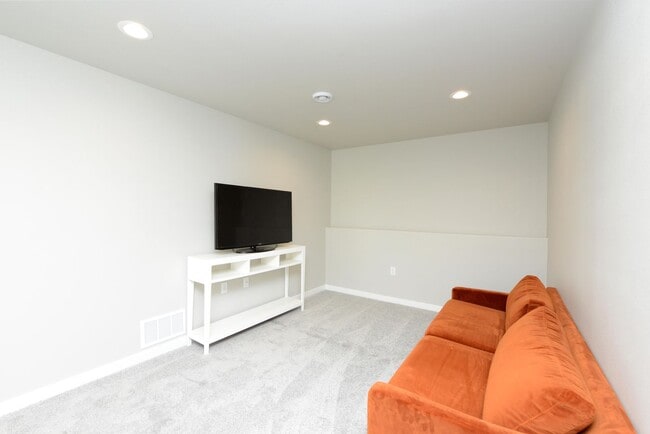 Building Photo - 1223 Jill Dr W