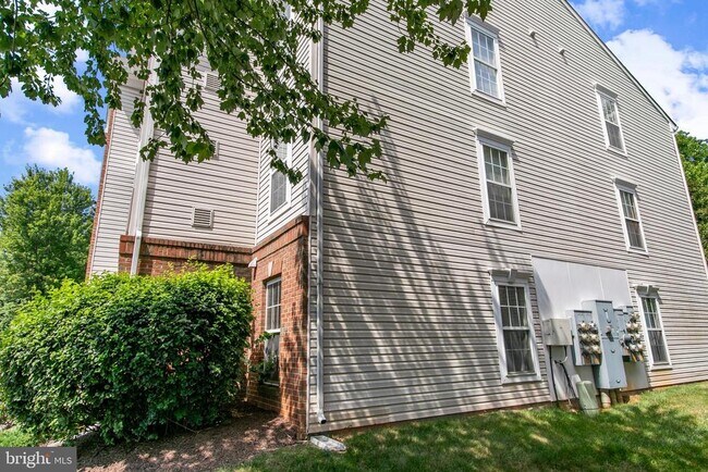 Building Photo - 502 Bradley Ct