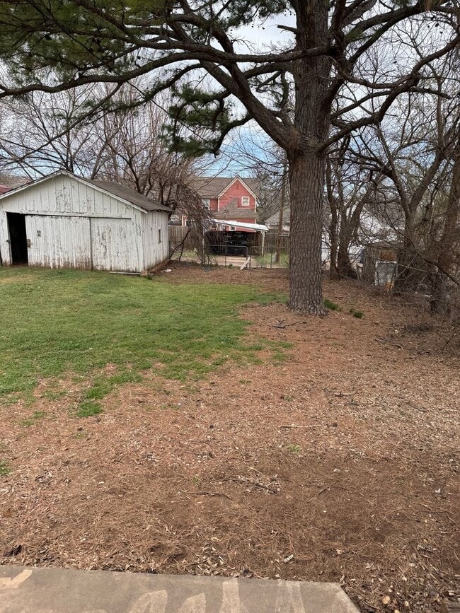 Building Photo - Adorable Rental Property Available in the heart of Guthrie.