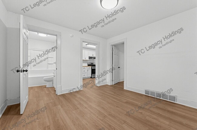 Building Photo - 125 Thorn St