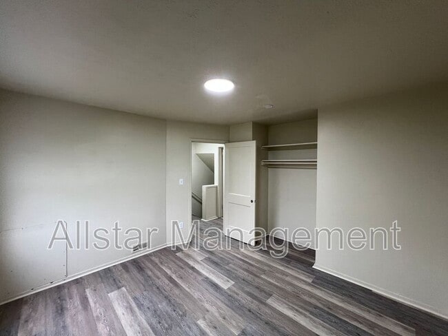 Building Photo - 942 S Central Dr