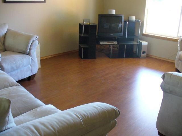 Building Photo - 402 N Pacific St