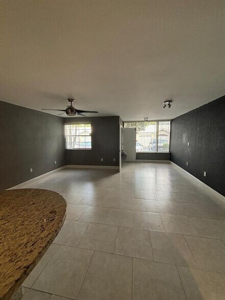 Building Photo - 2861 N Oakland Forest Dr