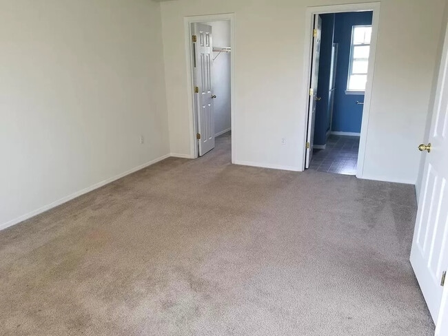 Building Photo - 5386 Burbank St N