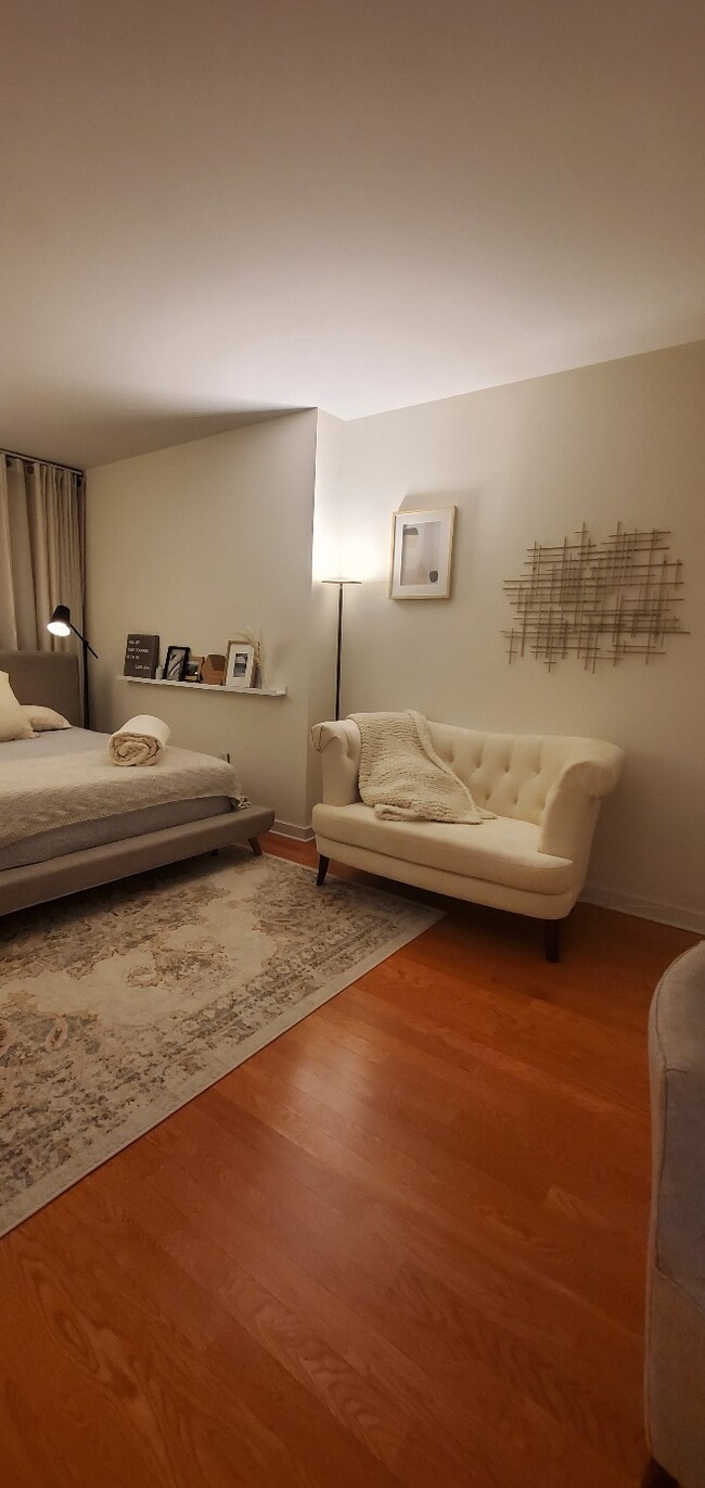 Building Photo - 317 Hudson Park