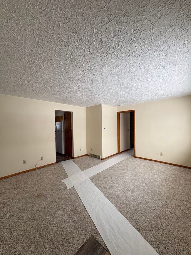 Building Photo - 5032 S Main St