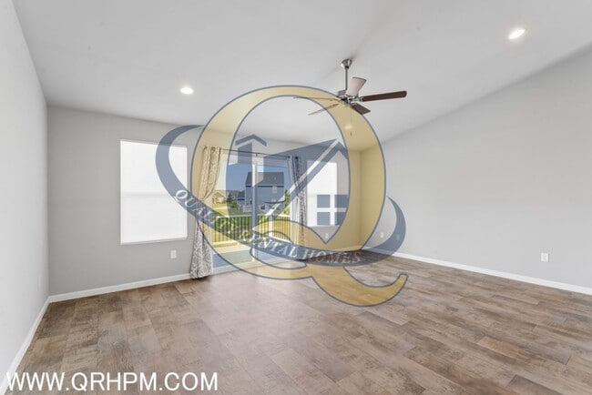 Building Photo - Immaculate Upgraded 3-Bed / 2-Bath Home in...