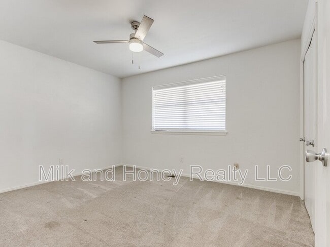 Building Photo - 3004 Kent Dr