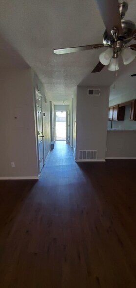 Building Photo - 129 S Las Vegas Trail