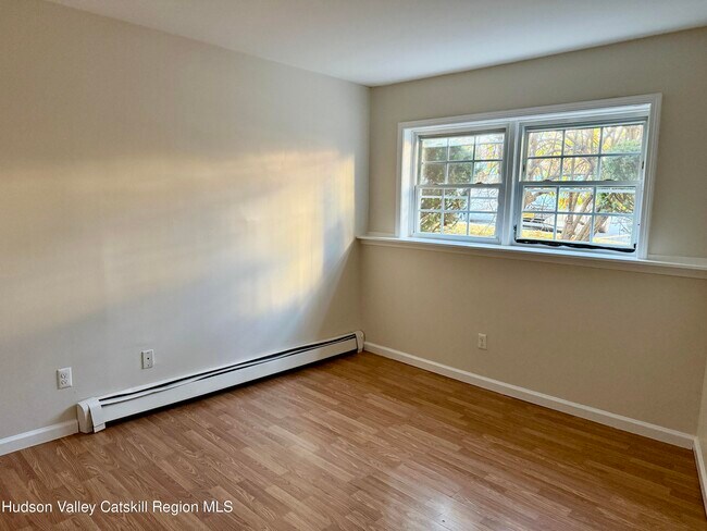 Building Photo - 16 Huguenot St