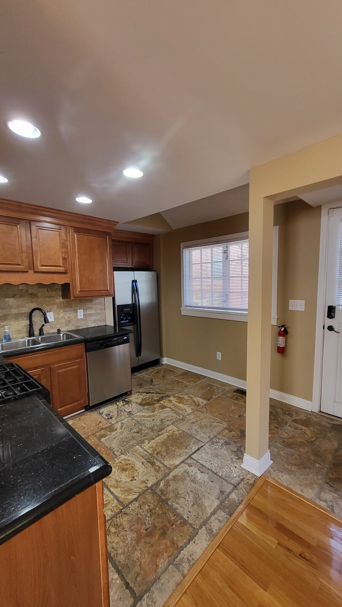 Building Photo - 1924 N Talbott St