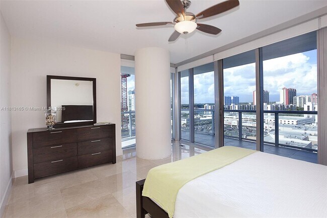 Building Photo - 17001 Collins Ave
