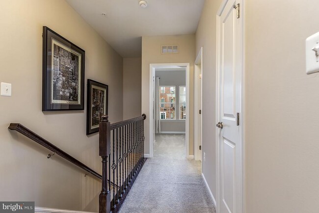 Building Photo - 3437 10th Pl SE