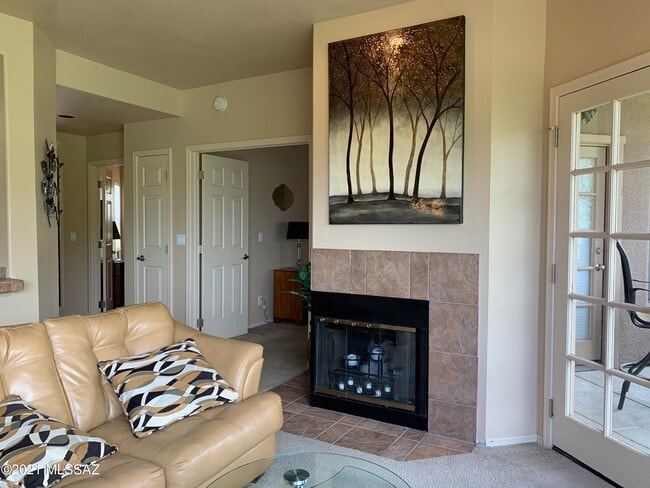 Building Photo - 6655 N Canyon Crest Dr