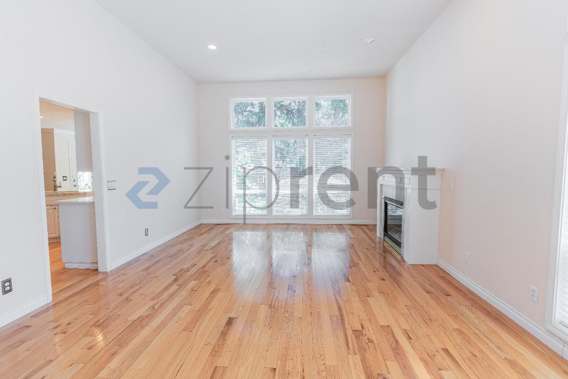 Building Photo - Unit