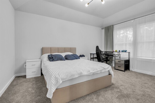 Building Photo - 18720 Presswood Wy Dr