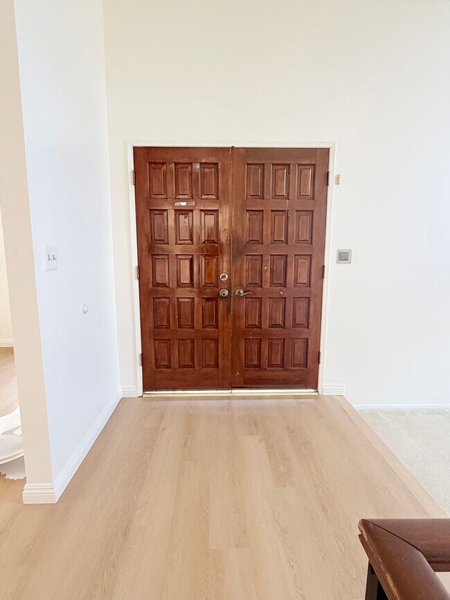 Building Photo - 3Bed/3Bath House Plus Office in South Torr...