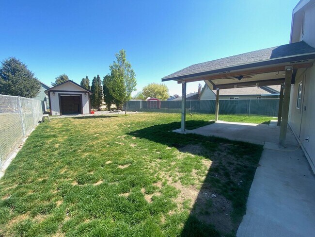 Building Photo - 3-Bed 2 Bath with Office 2 Car Garage