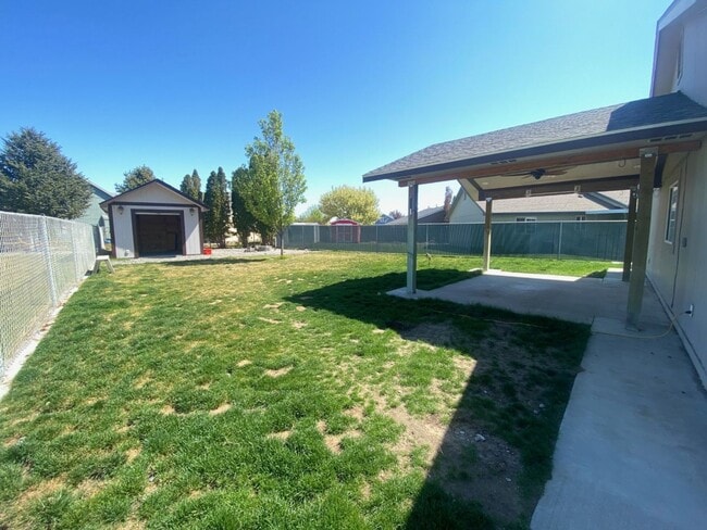 Building Photo - Beautiful Rental in The Ridge