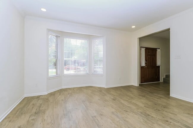 Building Photo - 15 E Trillium Cir