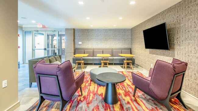 Building Photo - 35 Crescent St