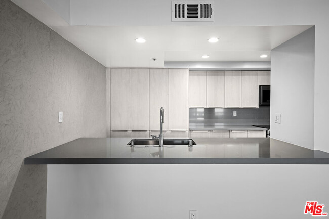 Building Photo - 10660 Wilshire Blvd