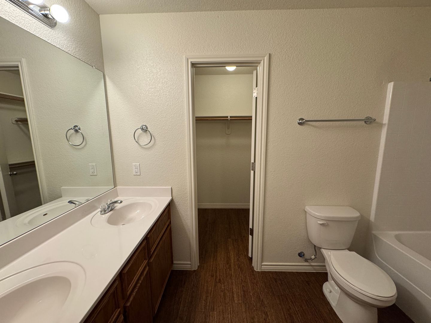 Building Photo - 1537 Justin Lp