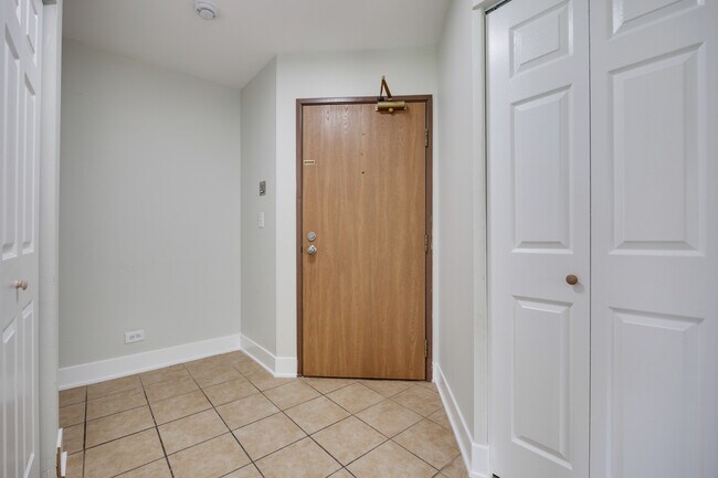 Building Photo - 117 Gant Cir