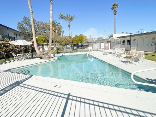 Building Photo - 3242 E Camelback Rd