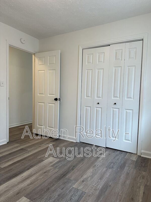 Building Photo - 453 Monetta St S E