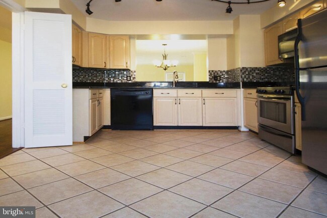 Building Photo - 5339 Buxton Ct