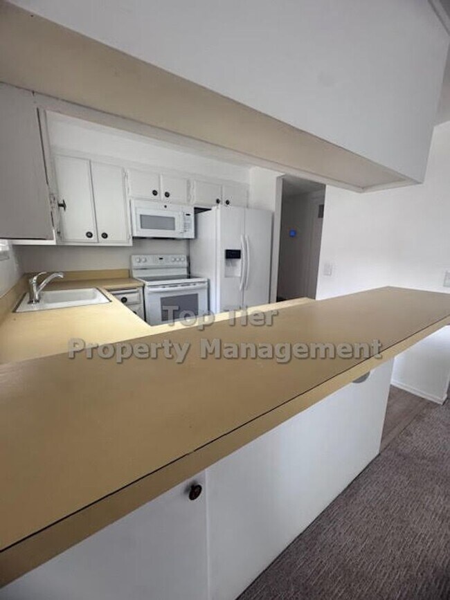 Building Photo - Rare Lower Unit with Stunning Views & In-Unit Laundry