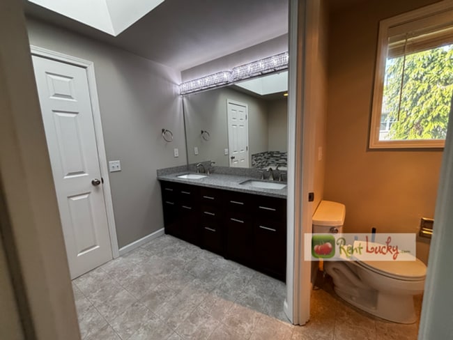 Building Photo - Stunning & Spacious 4 Bedroom Home with 2....