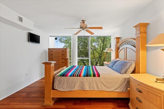 Building Photo - 3115 S Michigan Ave