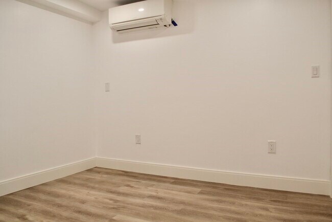 Building Photo - 322 Lowell St