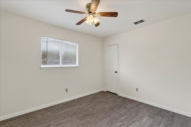 Building Photo - 1622 La Joya St