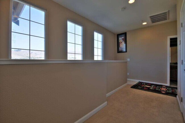 Building Photo - Beautifully Updated Union City Townhome w/ Community Amenities & Vaulted Ceilings