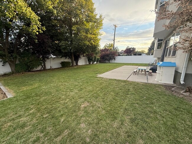 Building Photo - 212 E 900 N St