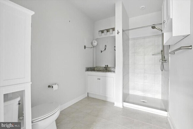Building Photo - 3927 Fair Ridge Dr
