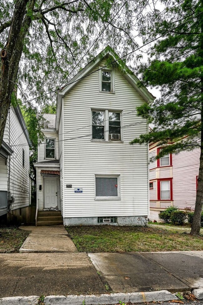 Building Photo - 2535 Vestry Ave