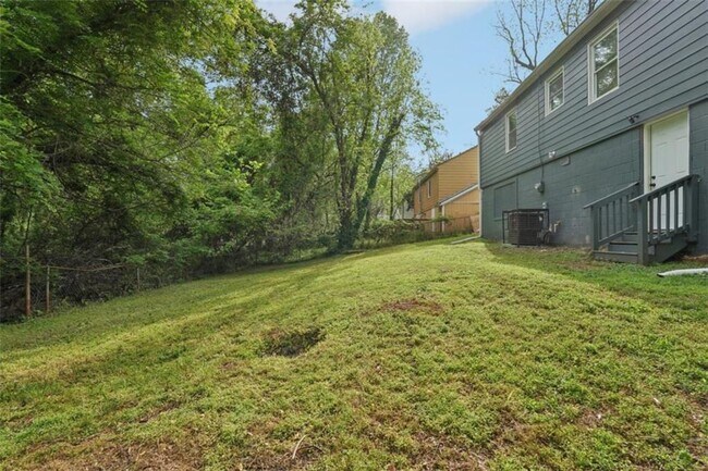 Building Photo - 172 Meador Way SE